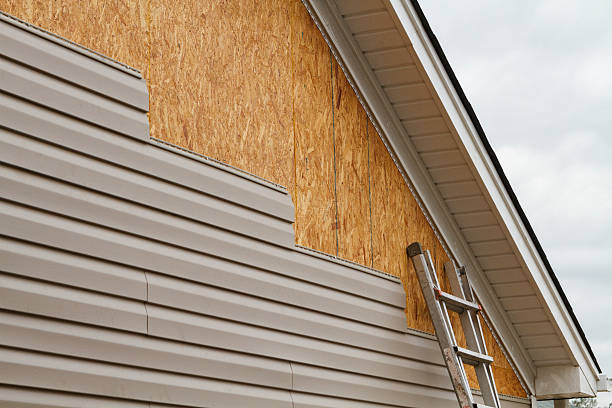 Professional Vinyl Siding technician working in Willingboro, NJ